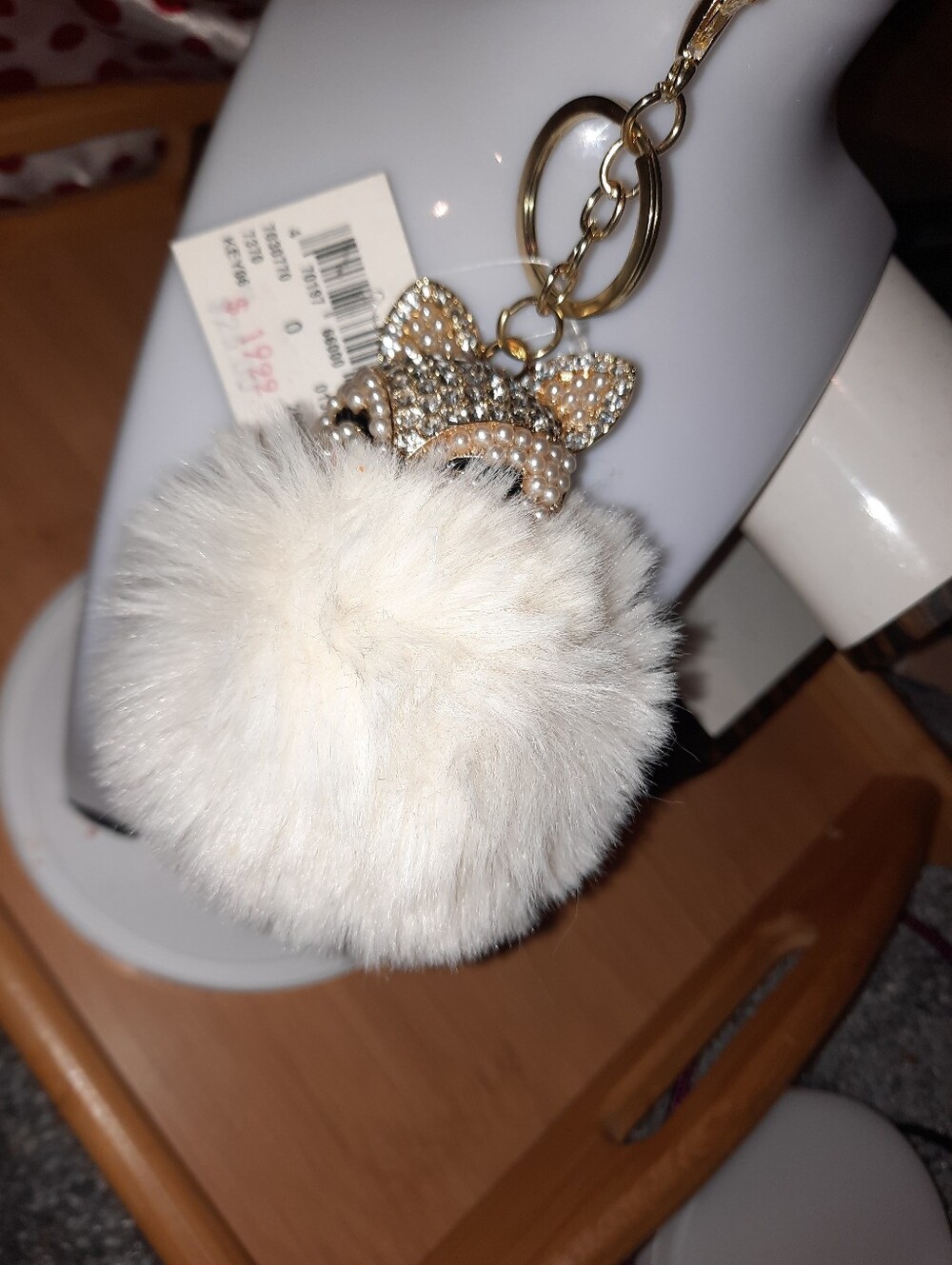 NWT SEXY GOLD BLINGEDOUT PEARLS CRYSTALS FOX KEYFOB KEYCHAIN WHITE FLUFFY POMPOM - Picture 3 of 11